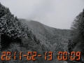南郷荘手前200m付近、一面雪景色。建國記念日から２晩で５ｃｍくらい積もりました。